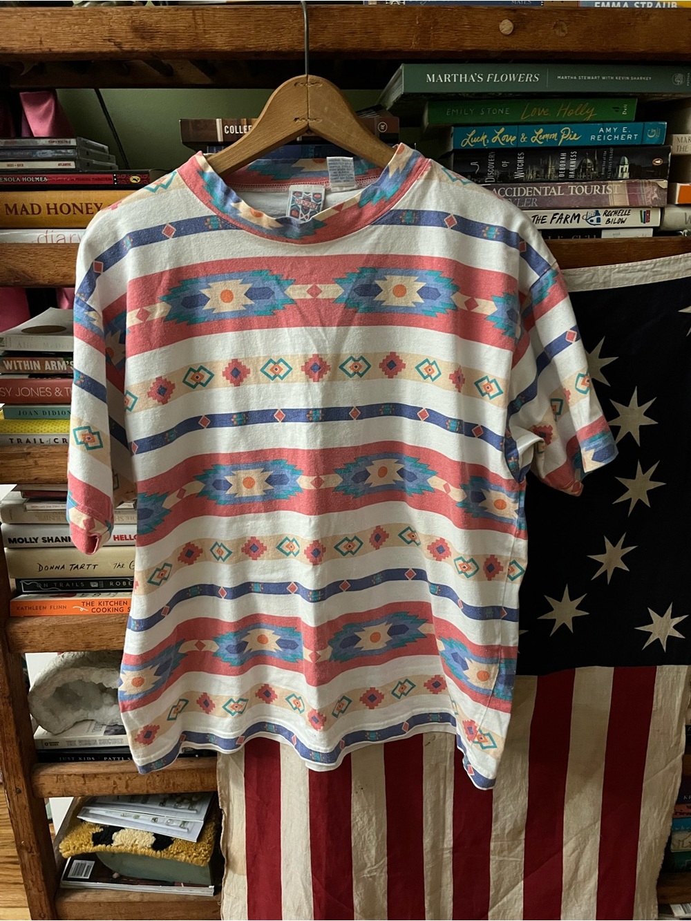 90s Nuovo Aztec patterned tee Size L #retro #aztec women’s